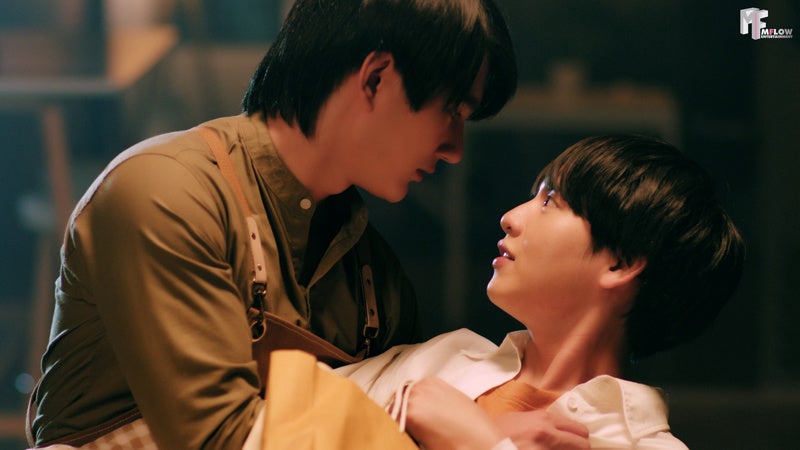 （左から）ナレート・プロームパオパン、パヌパン・ウォンジョーン (C) 2021. M FLOW ENTERTAINMENT Co., Ltd. All Rights Reserved.