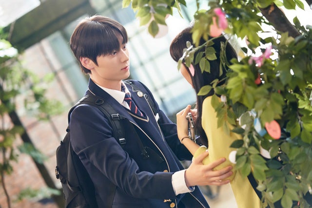 (左から)ファン・ミンヒョン(NUEST)、チョン・ダビン (C)JTBC studios & Jcontentree Studios Co., Ltd All rights reserved