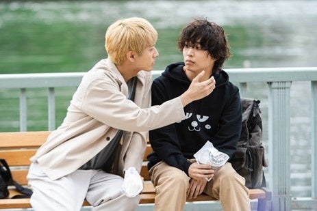 （左から）中尾暢樹、松岡広大 （C）ミナモトカズキ・徳間書店／2022「壁こじ」製作委員会