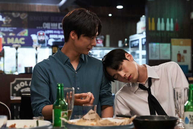 （左から）ソンテ、イ・ドンウォン (C) KidariStudio, Inc., ONE POINT MEDIA