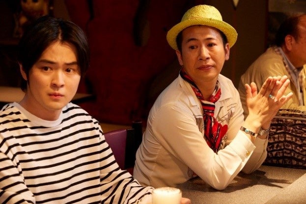 (左から)望月歩、きょん 『トラックガール』 （C）フジテレビ