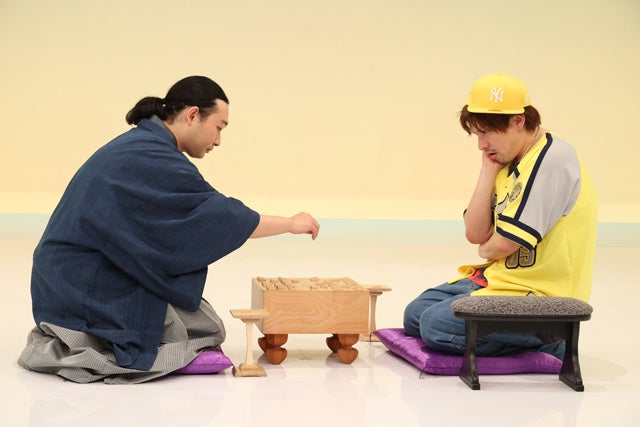 （左から）賀屋壮也、りんたろー。 （C）フジテレビ