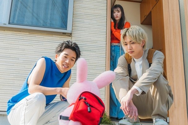 （左から）森愁斗、“ぼさうさ”さくら、三原羽衣、綱啓永 ©️2023 SANRIO CO., LTD.　ぼさにまる製作委員会