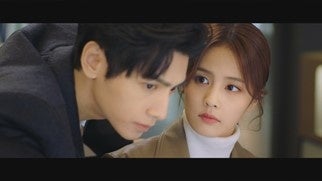 （左から）レオ・ロー、バイ・ルー （C）BEIJING IQIYI SCIENCE & TECHNOLOGY CO., LTD.