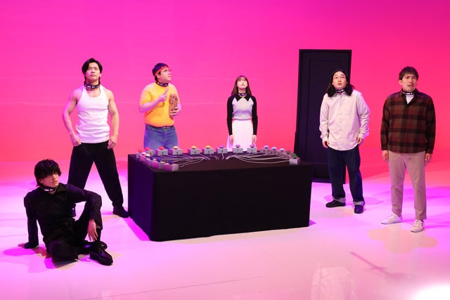 「不在デスゲーム」 (左から)兼近大樹、野田クリスタル、村上、 田﨑さくら、賀屋壮也、りんたろー。 (C)フジテレビ