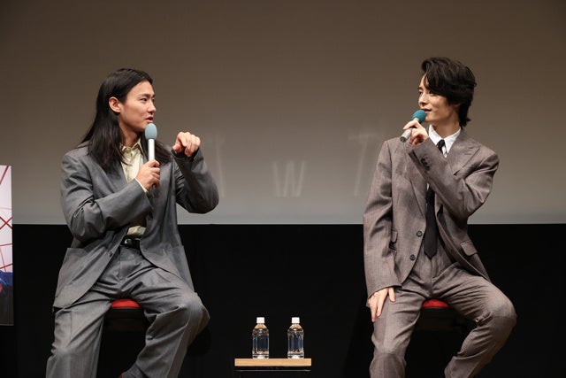 （左から）野村周平、塩野瑛久 （C）フジテレビ