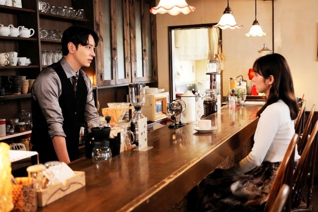 (左から)ファン・チャンソン、石川恋 (C)フジテレビ