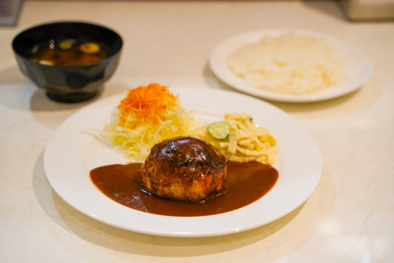 まるッとしたフォルムが可愛らしいハンバーグ