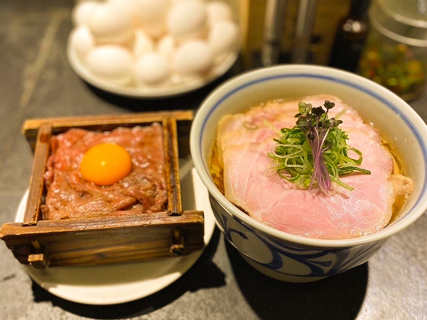 「駄目な隣人」特製ラーメンと黒毛和牛せいろ蒸しご飯