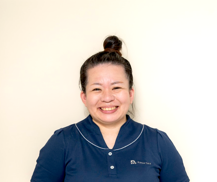 店長 高 加奈絵　 寝屋川警察犬訓練所BIG DOGに8年間勤務の後、動物病院に5年間勤務。 保有資格は、協同組合ペットサービスグループ公認訓練士-教士、動物取扱責任者、愛玩動物飼養管理士、協同組合ペットサービスグループトリマーライセンスB級。