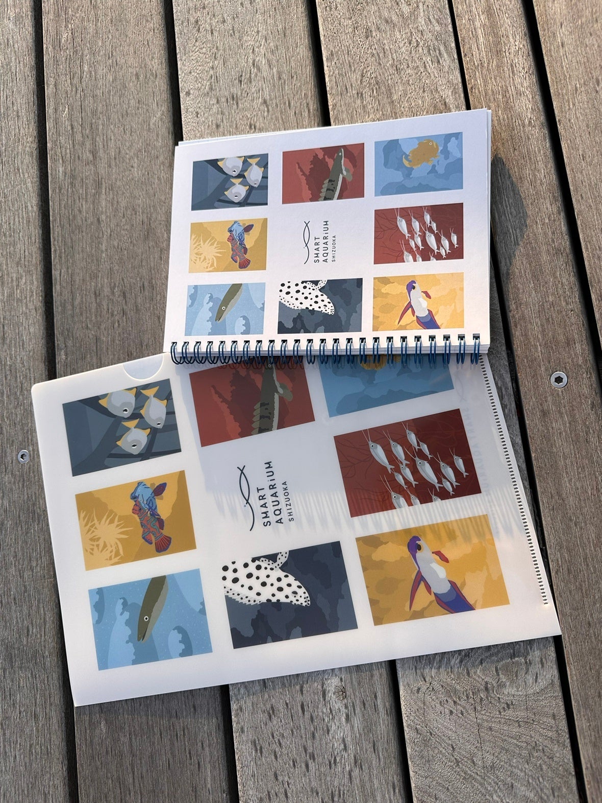 オリジナルグッズ 左：クリアファイル　右：ノートブック