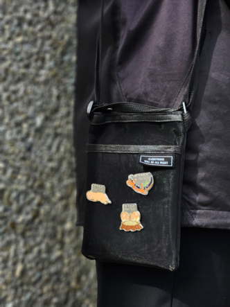 △かばんにつけた様子