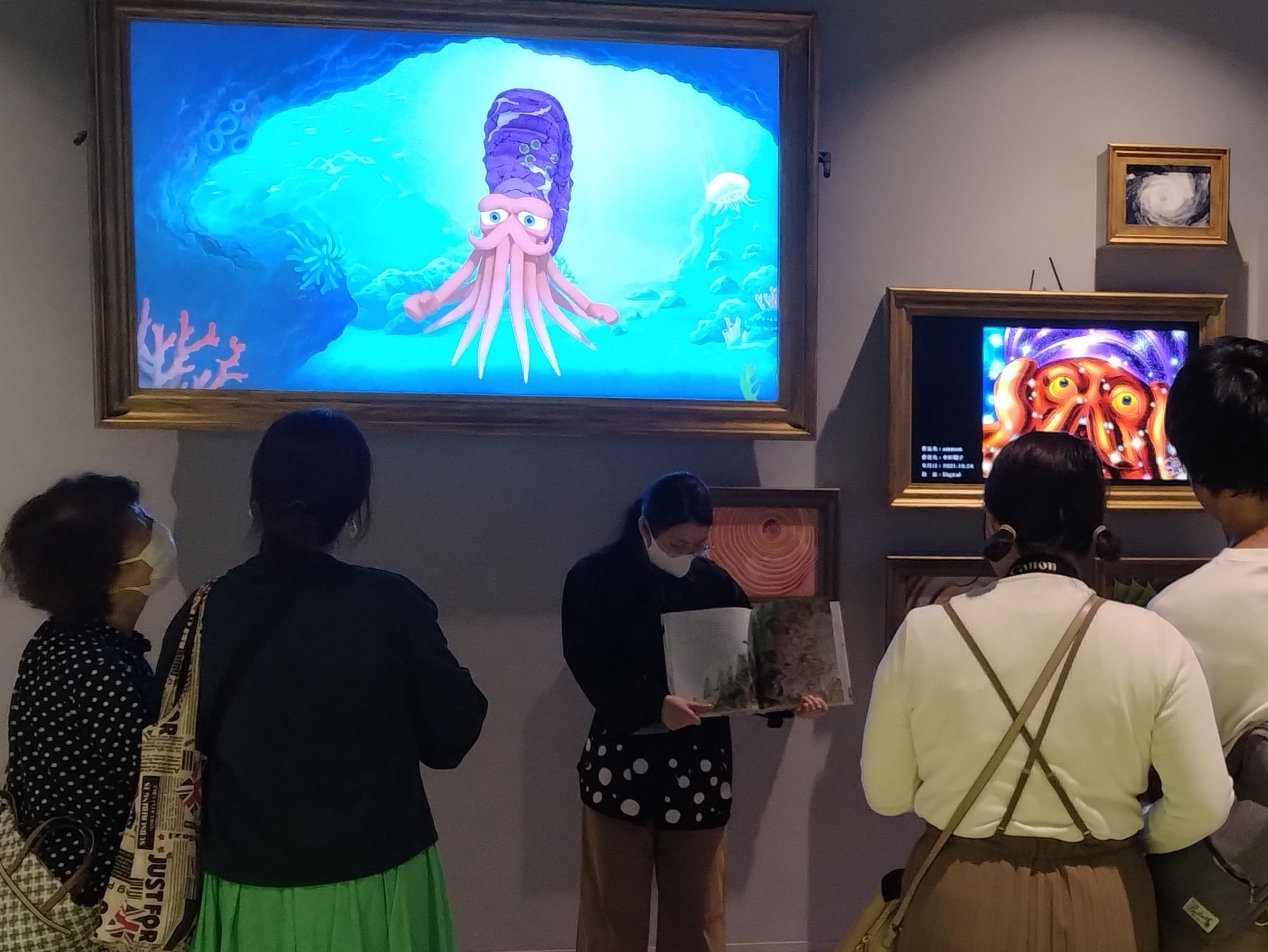 アンモーン長老と読み聞かせスタッフ