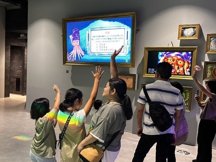 クイズショーに参加するお客様の様子