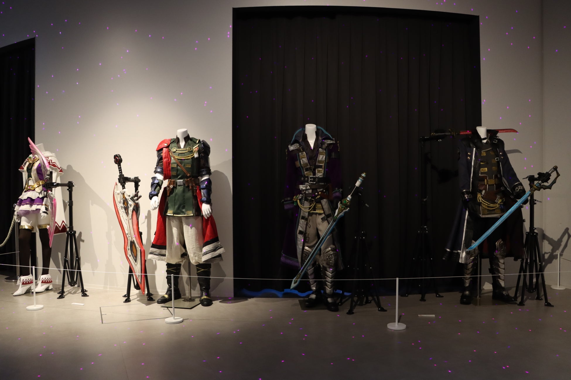 「FINAL FANTASY BRAVE EXVIUS」THE MUSICAL で実際に使用された衣裳と武器