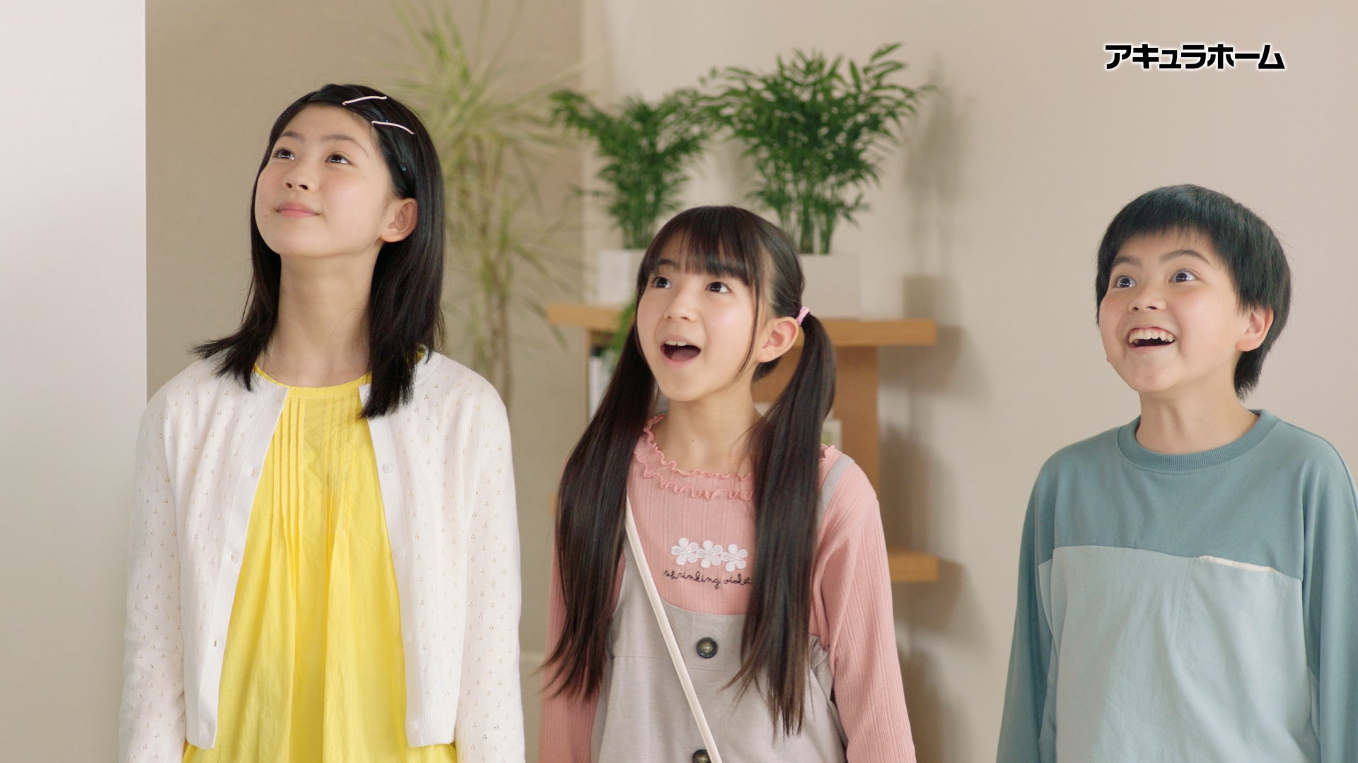 キリンさんと暮らす家に遊びに来た子供たち