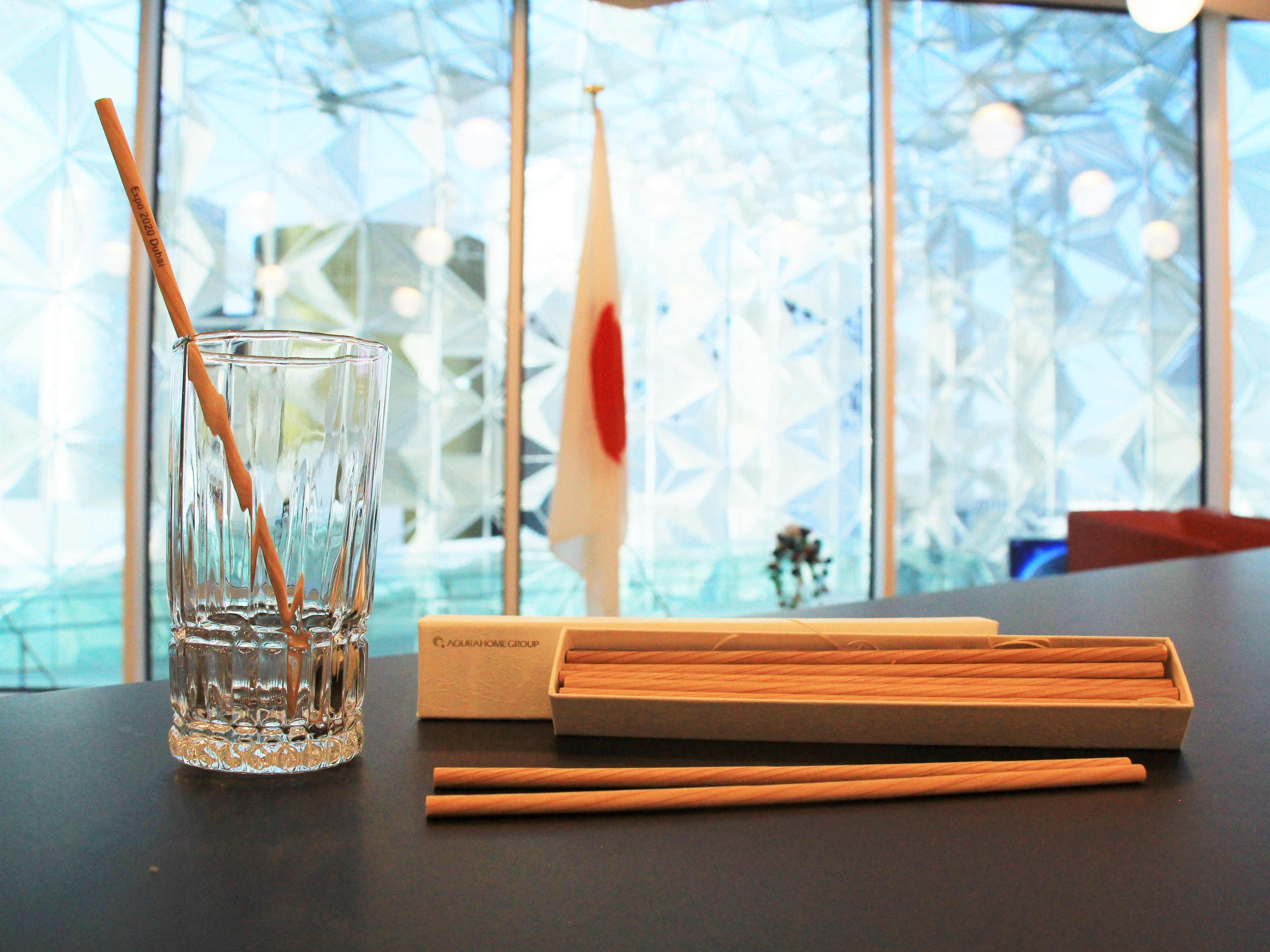 ドバイ万博で採用された「木のストロー」