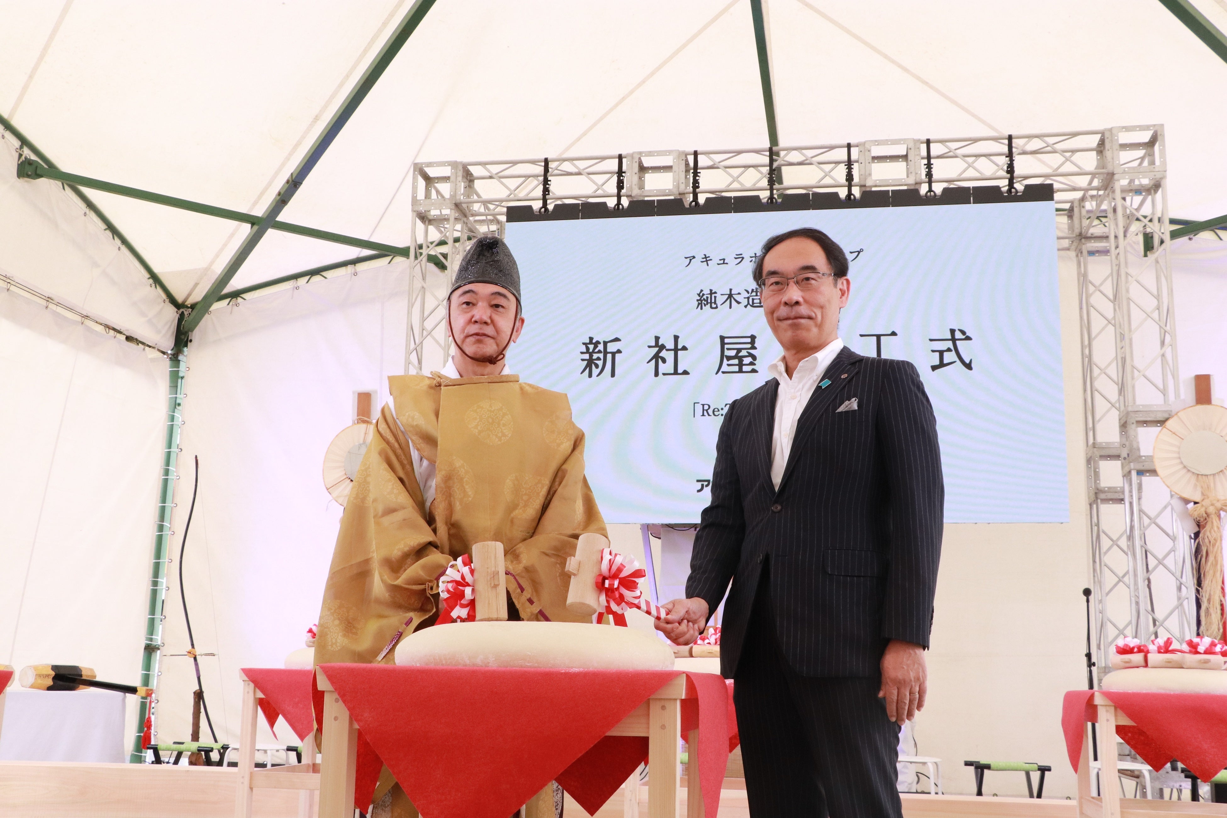 左：社長宮沢、右：大野元裕知事