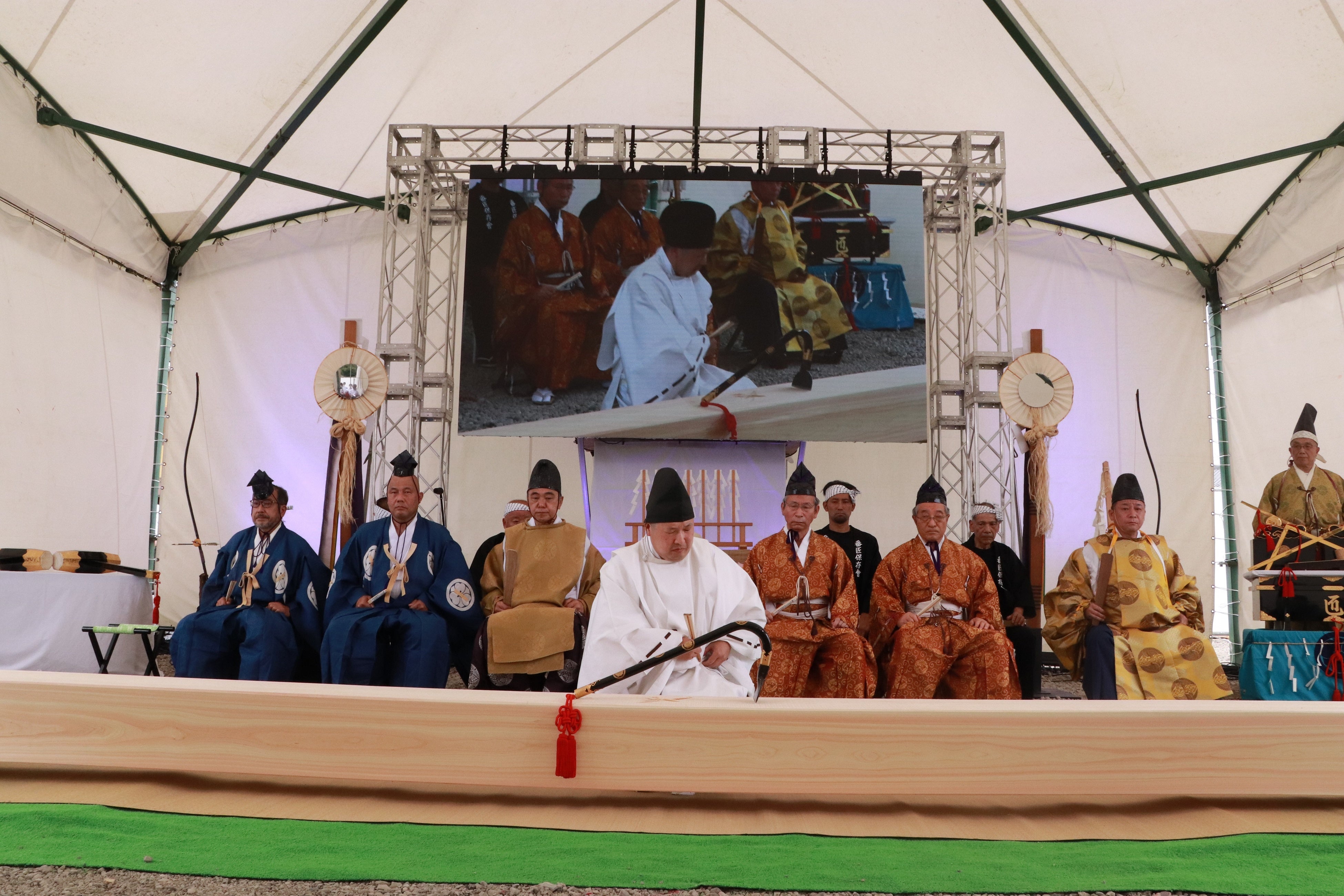 「釿始め（ちょうなはじめ）」の様子