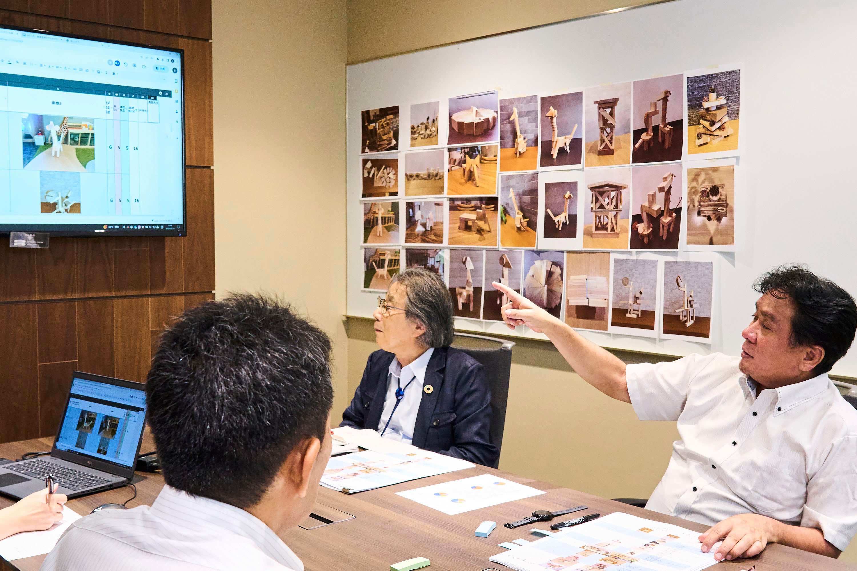 廃材アートコンテスト審査の様子