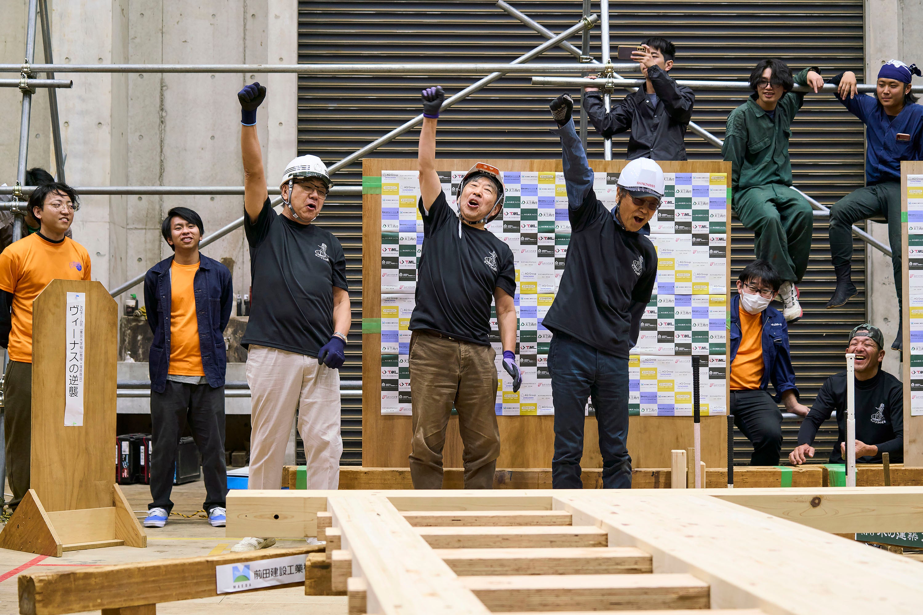 60歳以上のメンバーが解体を行う「AQチーム匠」