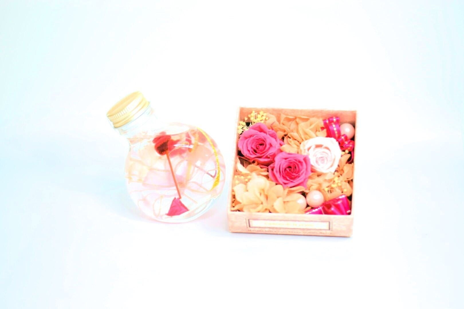 ハーバリウムとプリザーブドフラワーボックス。お好きな方をお選びいただけます。