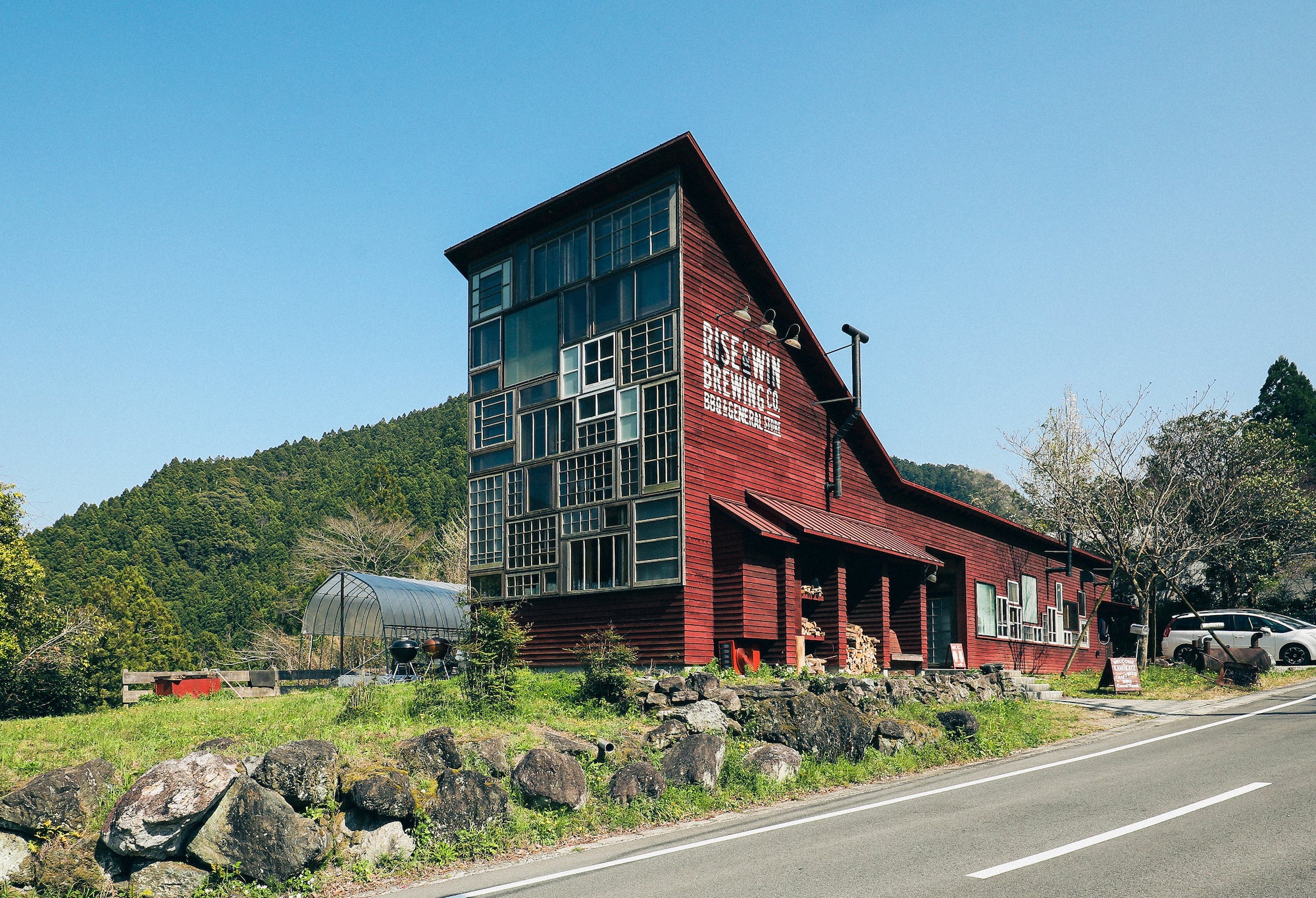 RISE ＆ WIN Brewing Co. BBQ ＆ General Store