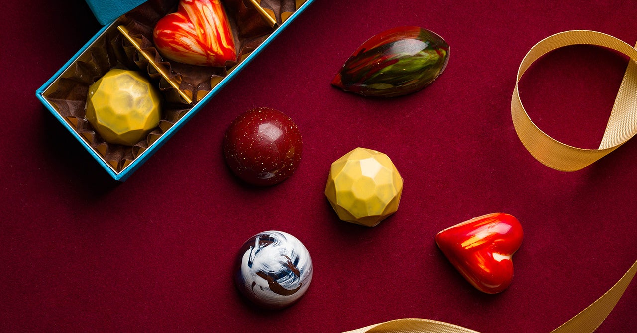 ショコラ セレクション バニーユ／キャラメル ブール サレ／フレーズ シトロン ／スペシャル ビター／グリオット ピスターシュ 5個入り1,800円、10個入り 3,500円[ともに税込]