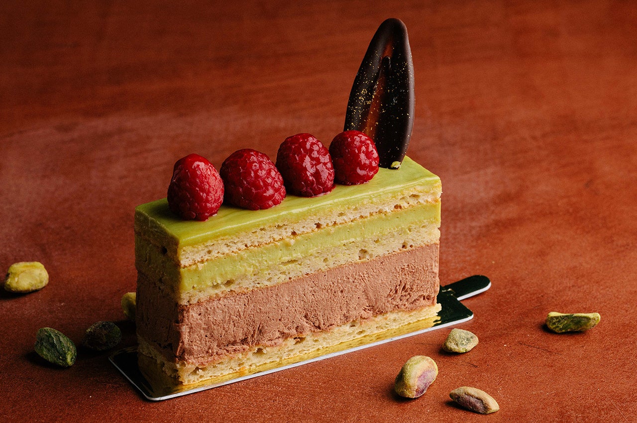 ●シシリアン／500円[税込]／スイートチョコレートのムースに、ホワイトチョコレートとピスタチオのガナッシュを合わせました。