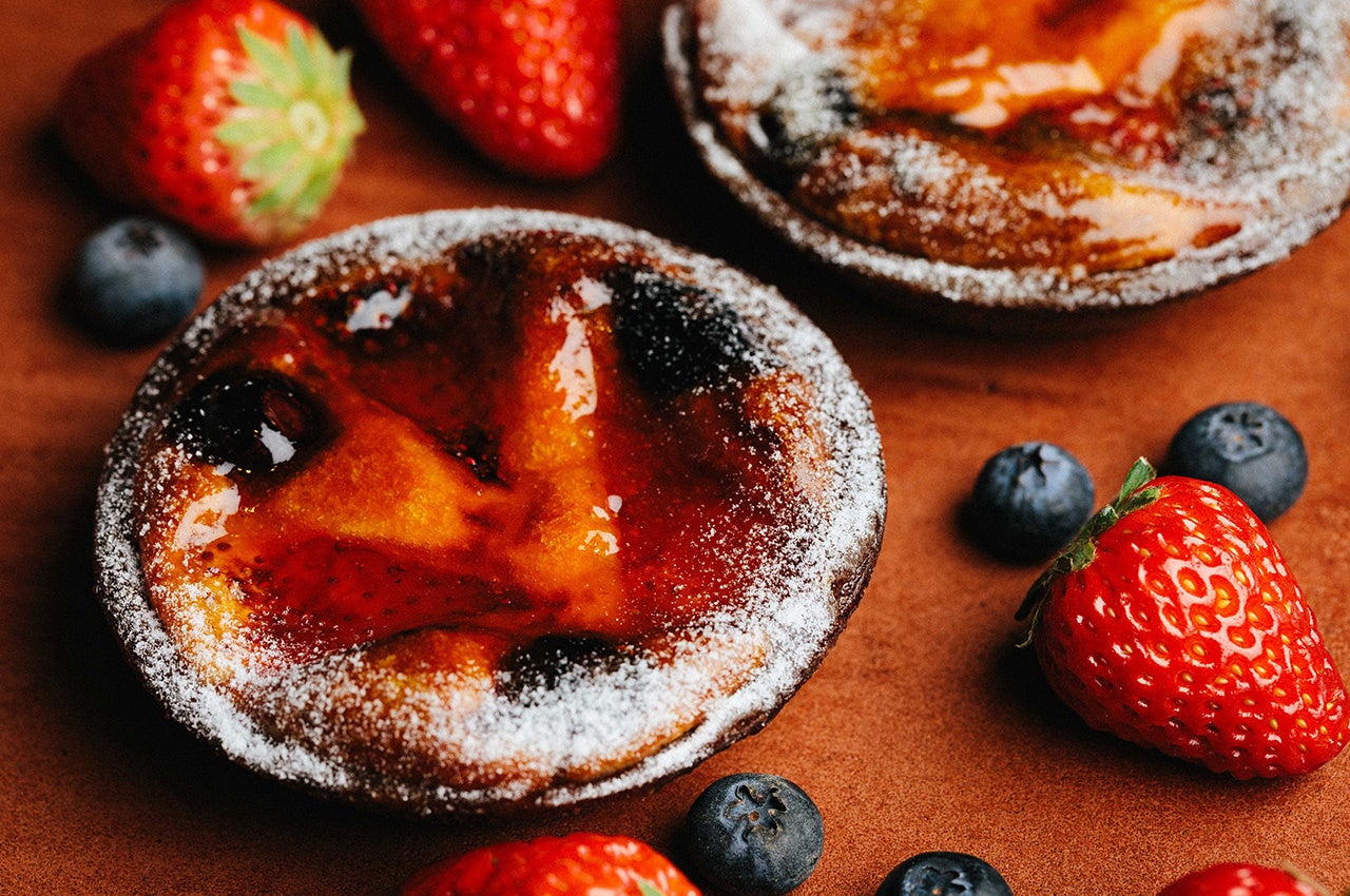 ●焼き込みタルト フレーズ／250円[税込]／西予市野村町・くまさん農園のいちごを使用。丁寧に栽培されたいちごの強い甘味と酸味は、加熱してもしっかりと残ります。