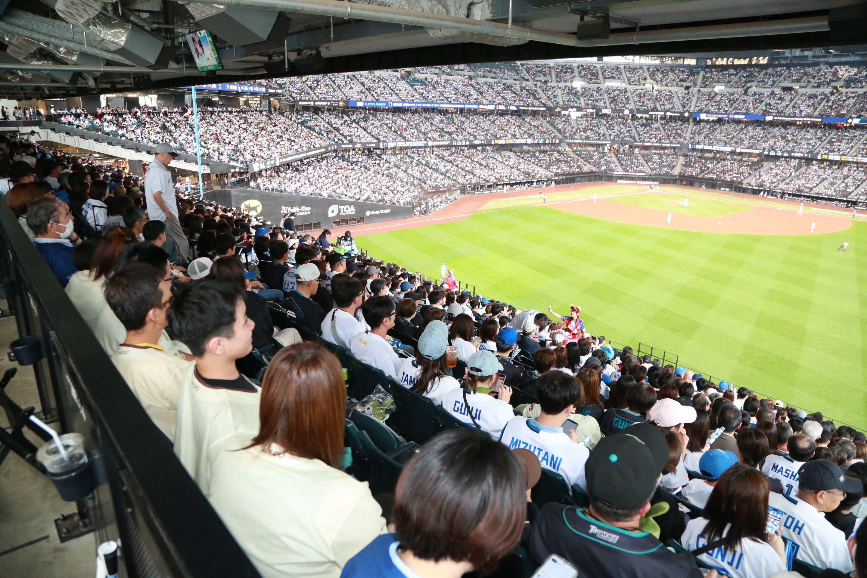 養護学校・支援学校の生徒と保護者30名を北海道日本ハムファイターズ公式戦へご招待