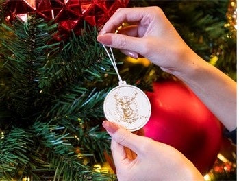 スギの端材を使ったオーナメント