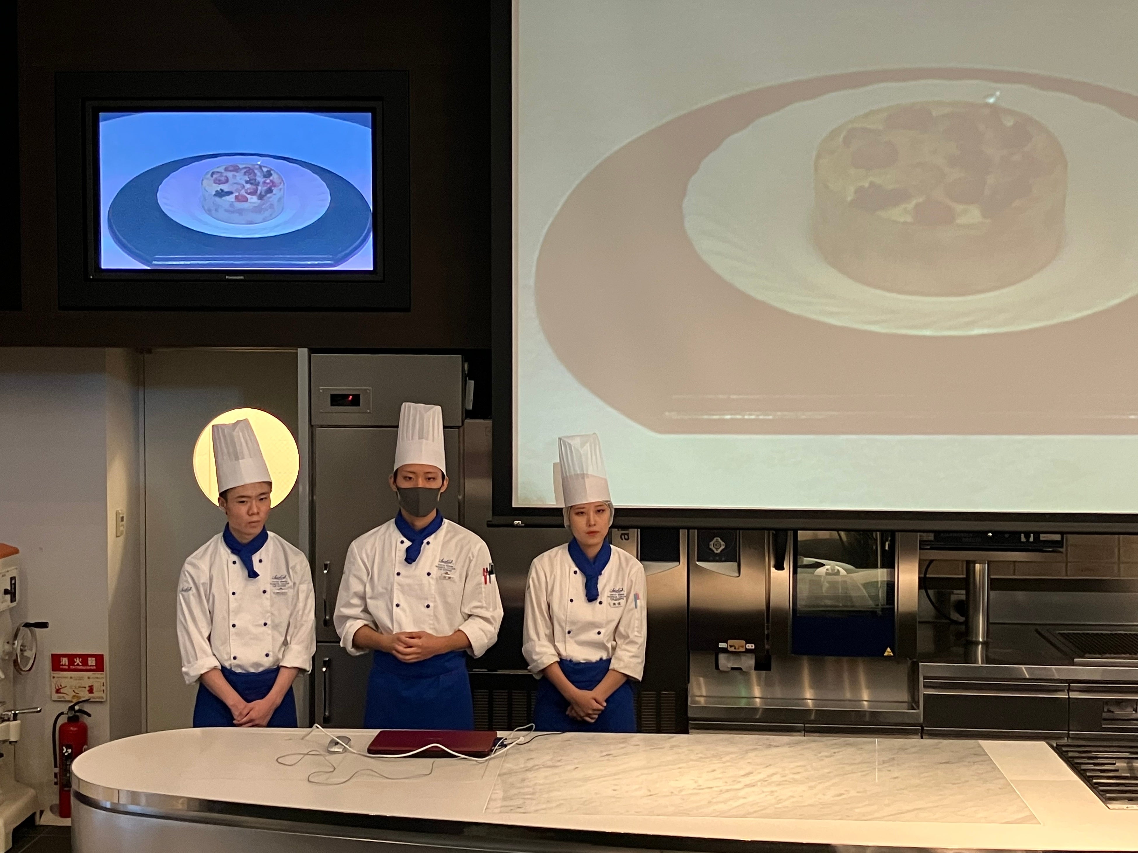 審査会の様子／グランプリグループの発表