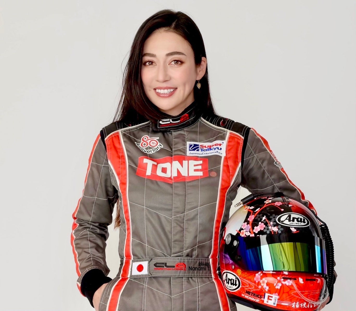 プロレーシングドライバー・塚本奈々美、ライブコマースアプリ「POPO（ポポ）」と協業