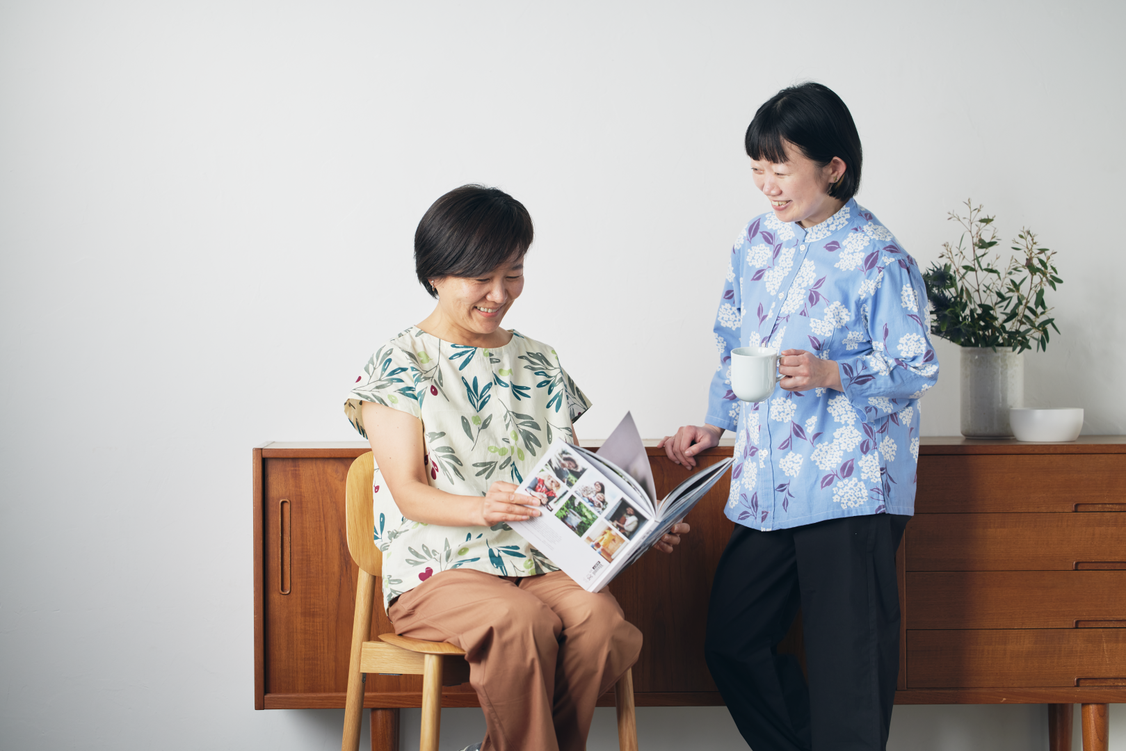 送料無料！かまわぬ 7分袖シャツ▼カマワヌ/晒シャツ/和柄 総柄 花柄/スタンドカラーシャツ/ブラウス＠… 送料無料！かまわぬ 7分袖シャツ▽カマワヌ⁄晒シャツ⁄和柄 総柄 花