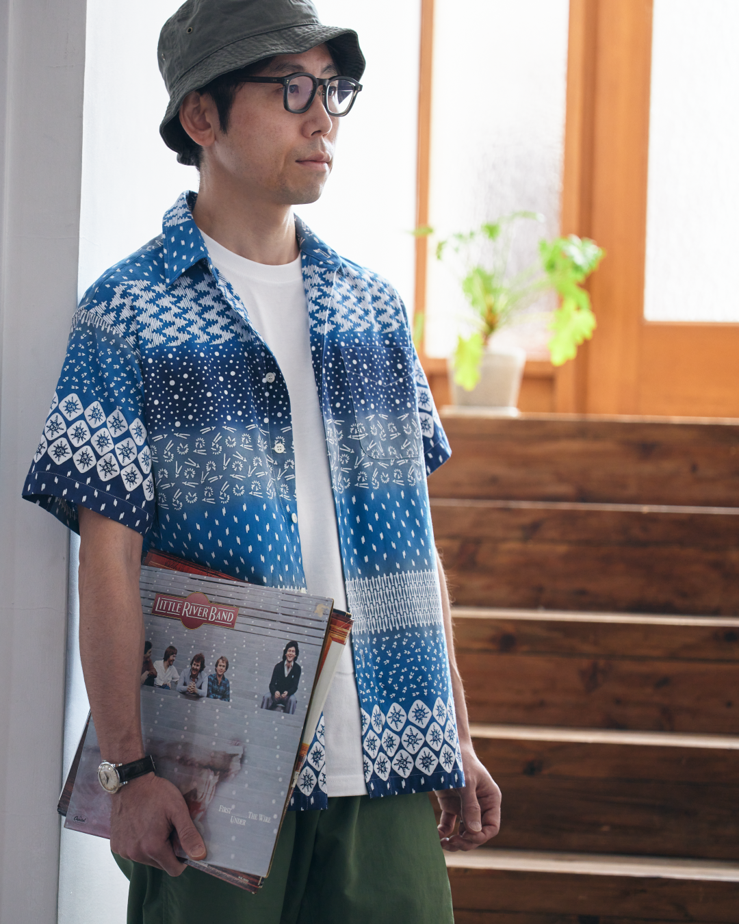 3月8日発売：半袖シャツ 名所切り継ぎ文様　青ぼかし