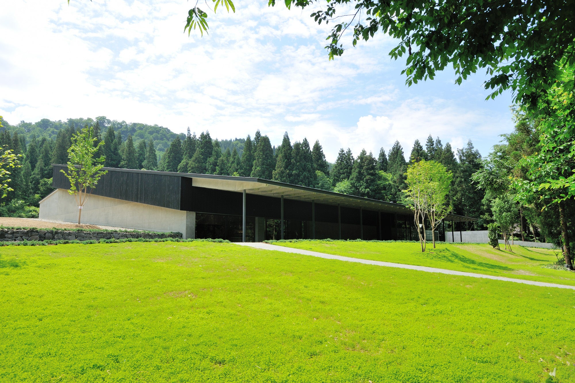 八海醸造の魚沼の里にある「八海山雪室」