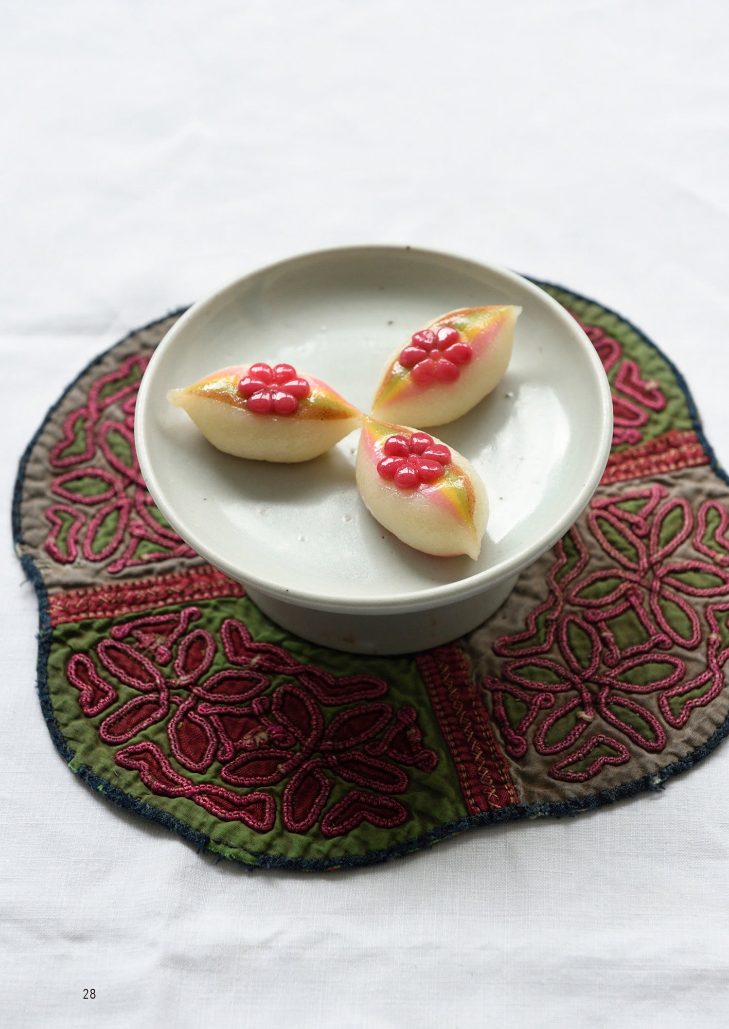 カラフルな生地を組み合わせてねじり切る餅「コリジョルピョン」