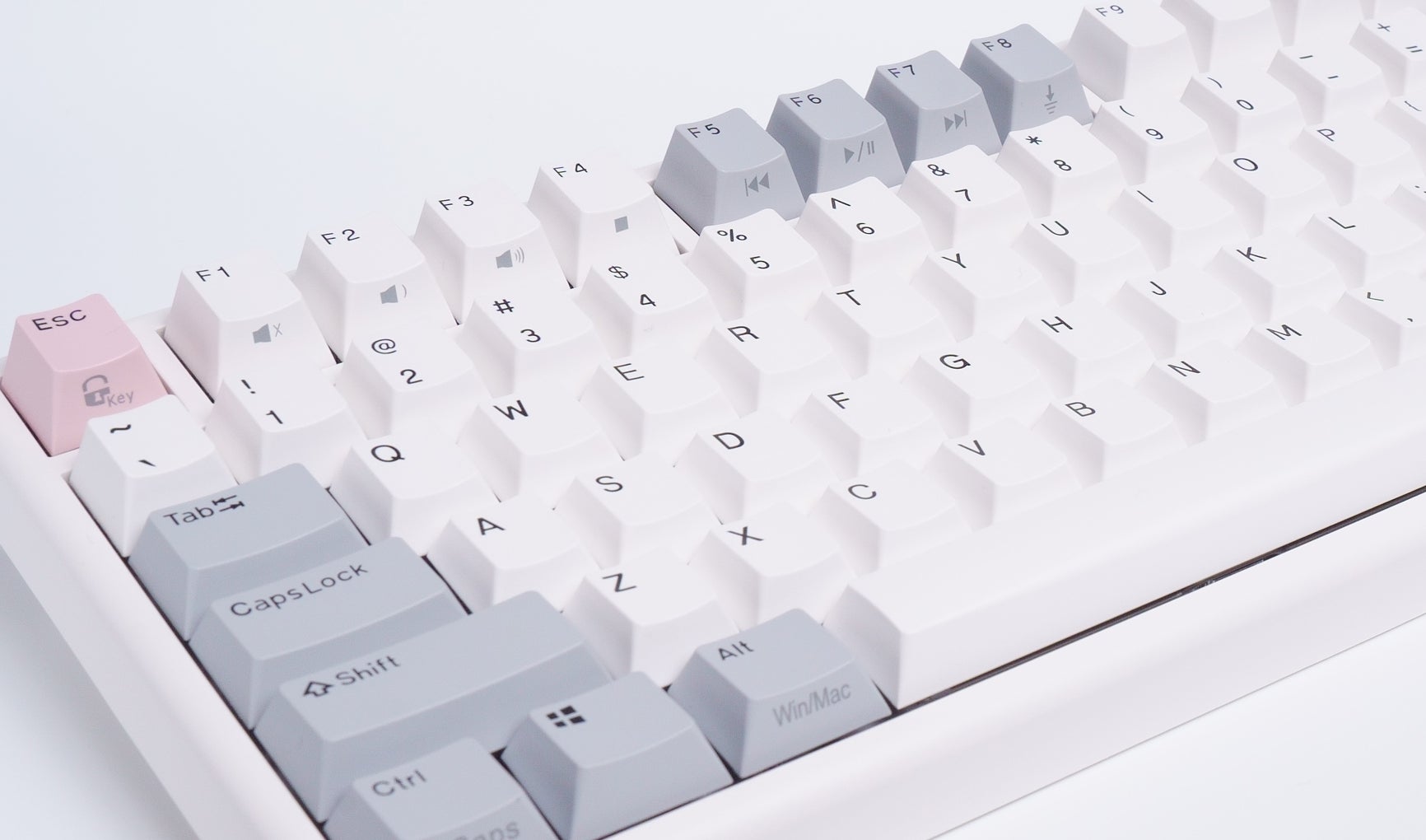 指が疲れにくい!無限にタイピングできちゃう静電容量無接点キーボード