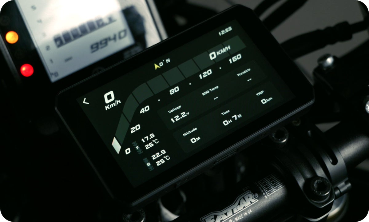 AIO-5 Play：バイクライフの革命。音楽やナビなどミラーリング