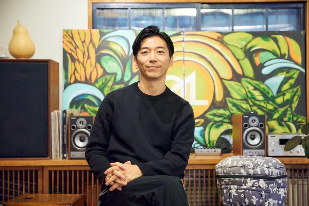 代表黒川。2006年外務省入省。外交官としてワシントン、イスラエルに駐在。通商交渉や日本のアートプロモーションを担当。安保・経済領域での様々な交渉に携わる傍ら、首相·外相の英語通訳を務め2018年に独立。ペンシルバニア大学組織開発学修士。