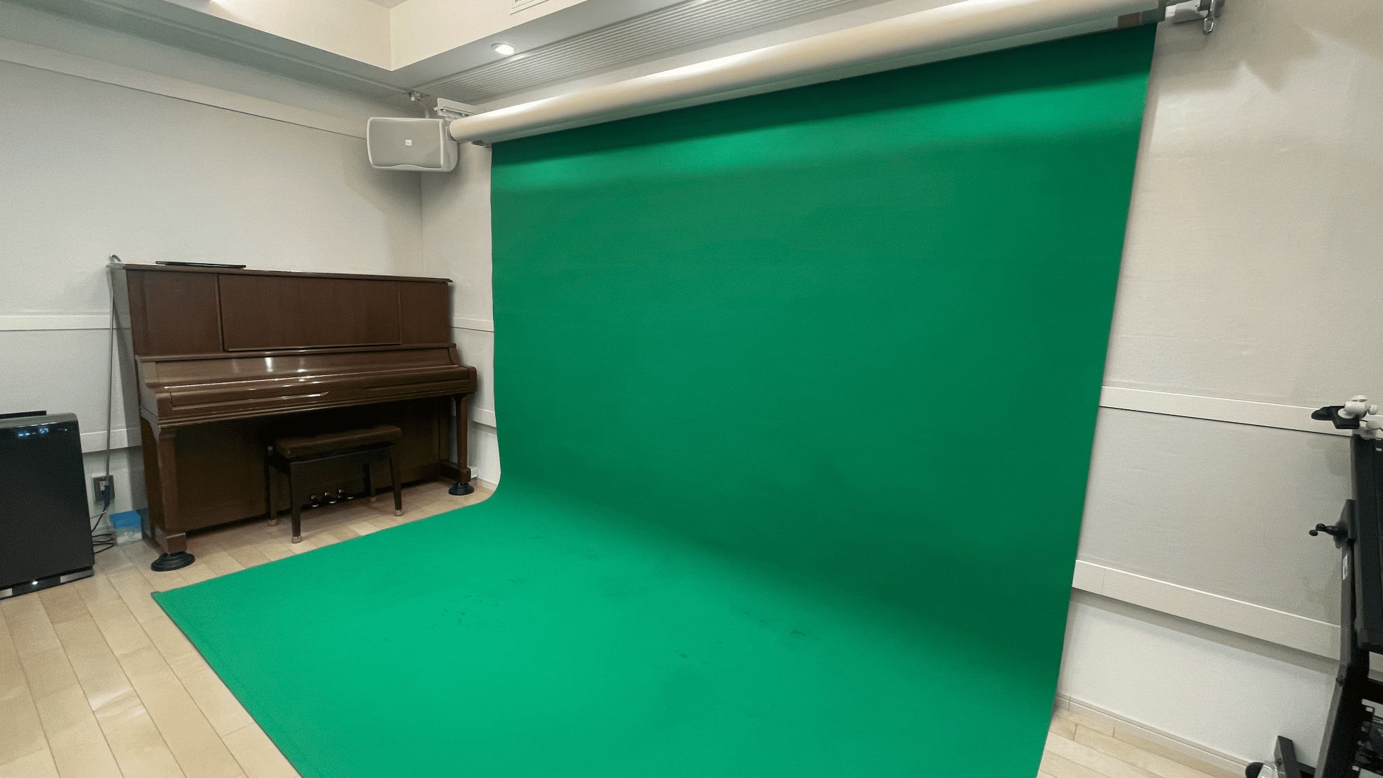 夜間に生ドラムの演奏など大音量の使用も可能。10.2畳のレコーディングブース。