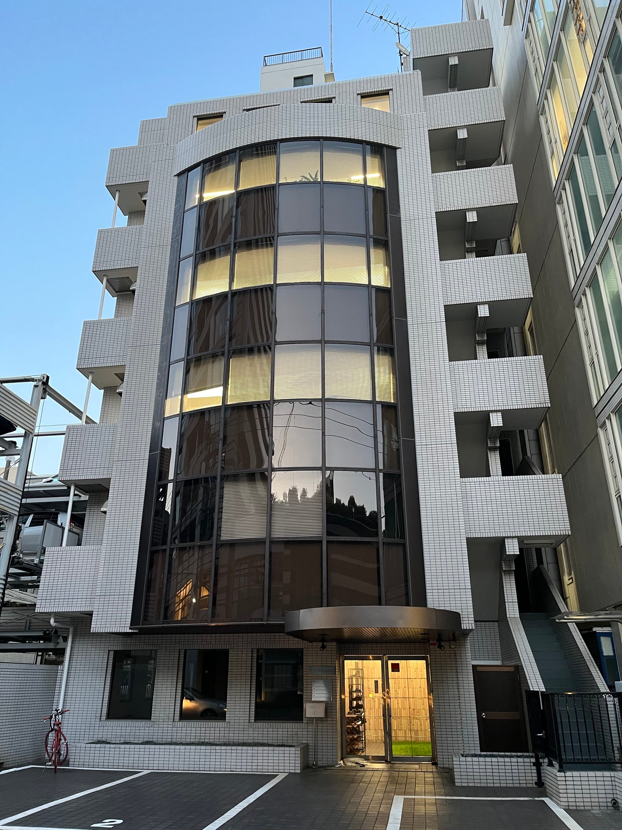 新オフィスのビル1棟