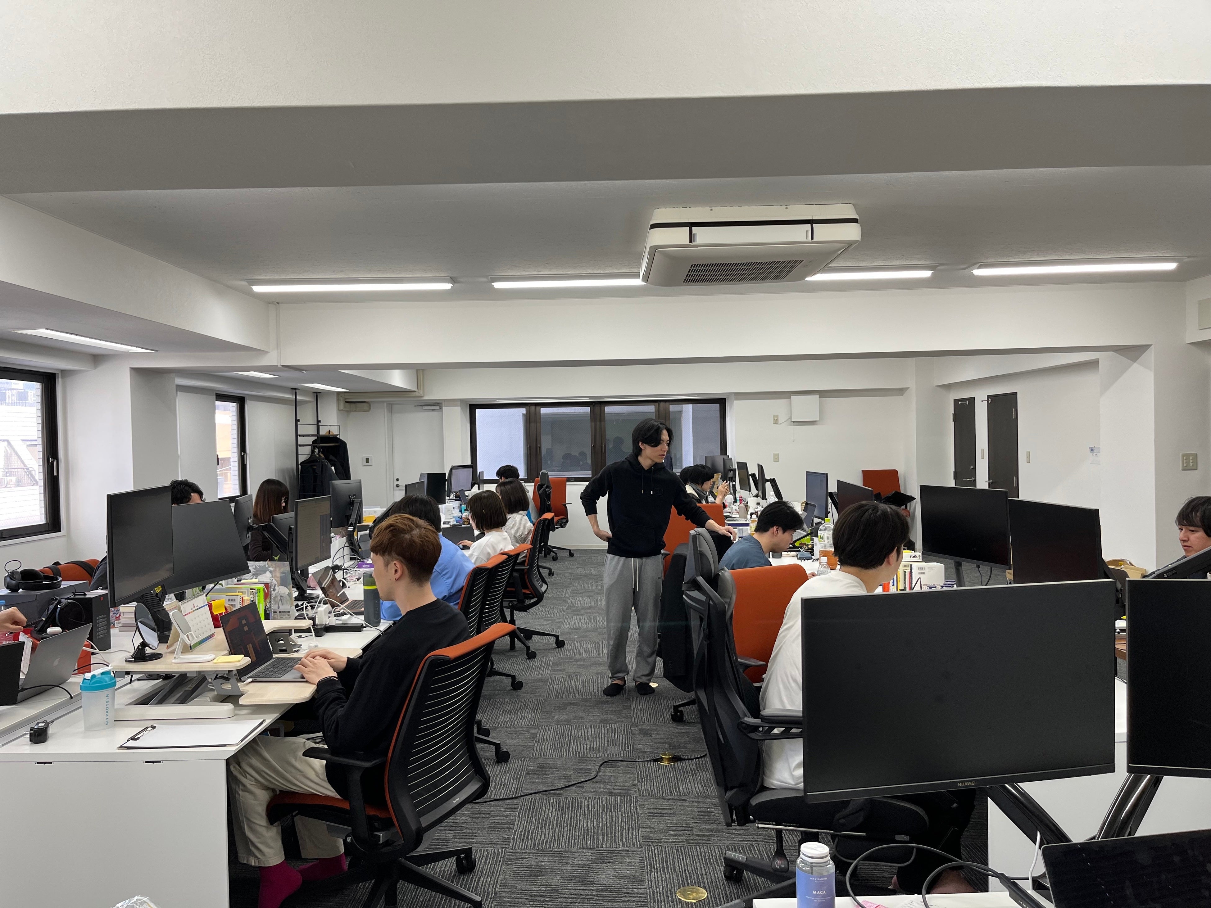 新オフィス内のメイン執務室②