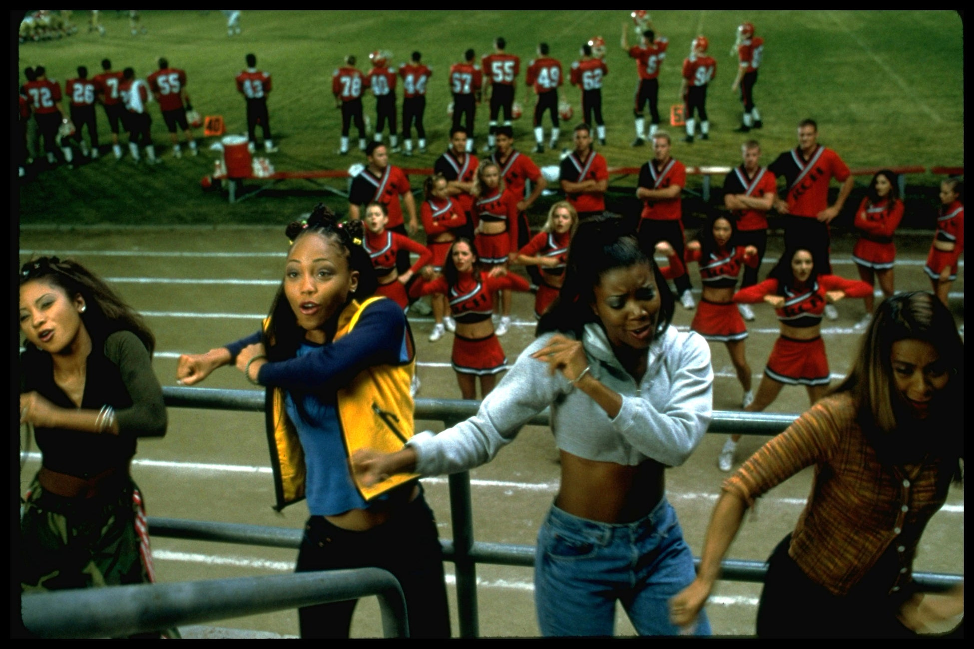 チアリーダー 脇 キルステン・ダンスト主演!チアリーディングに打ち込む女子高生の姿を描いた青春ドラマ『チアーズ!』を、3/14(金)21:00~YouTubeで無料公開! | 株式会社WOWOWプラスのプレスリリース