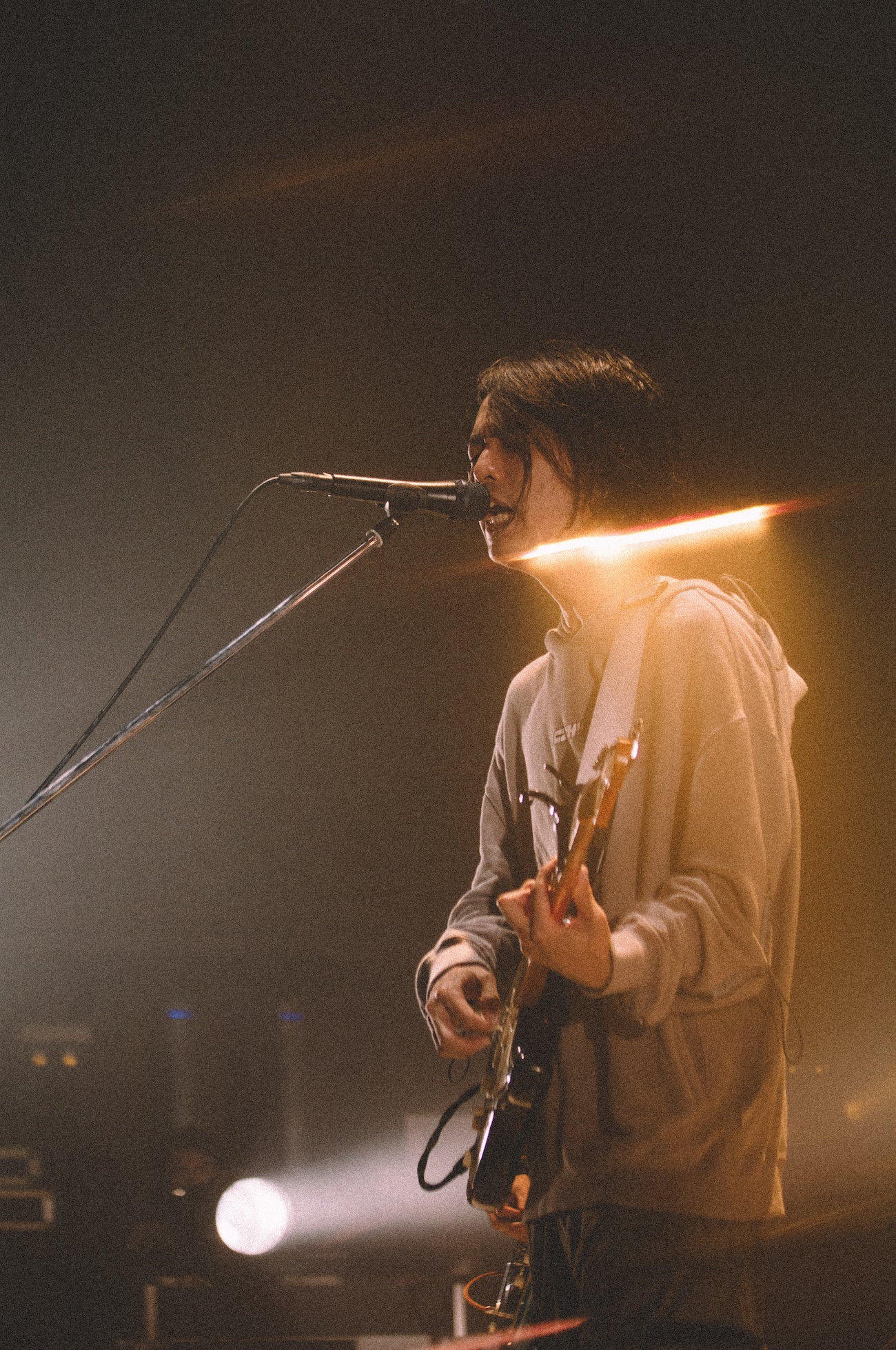 秋山信樹 (Vo／Gt)©ERINA UEMURA