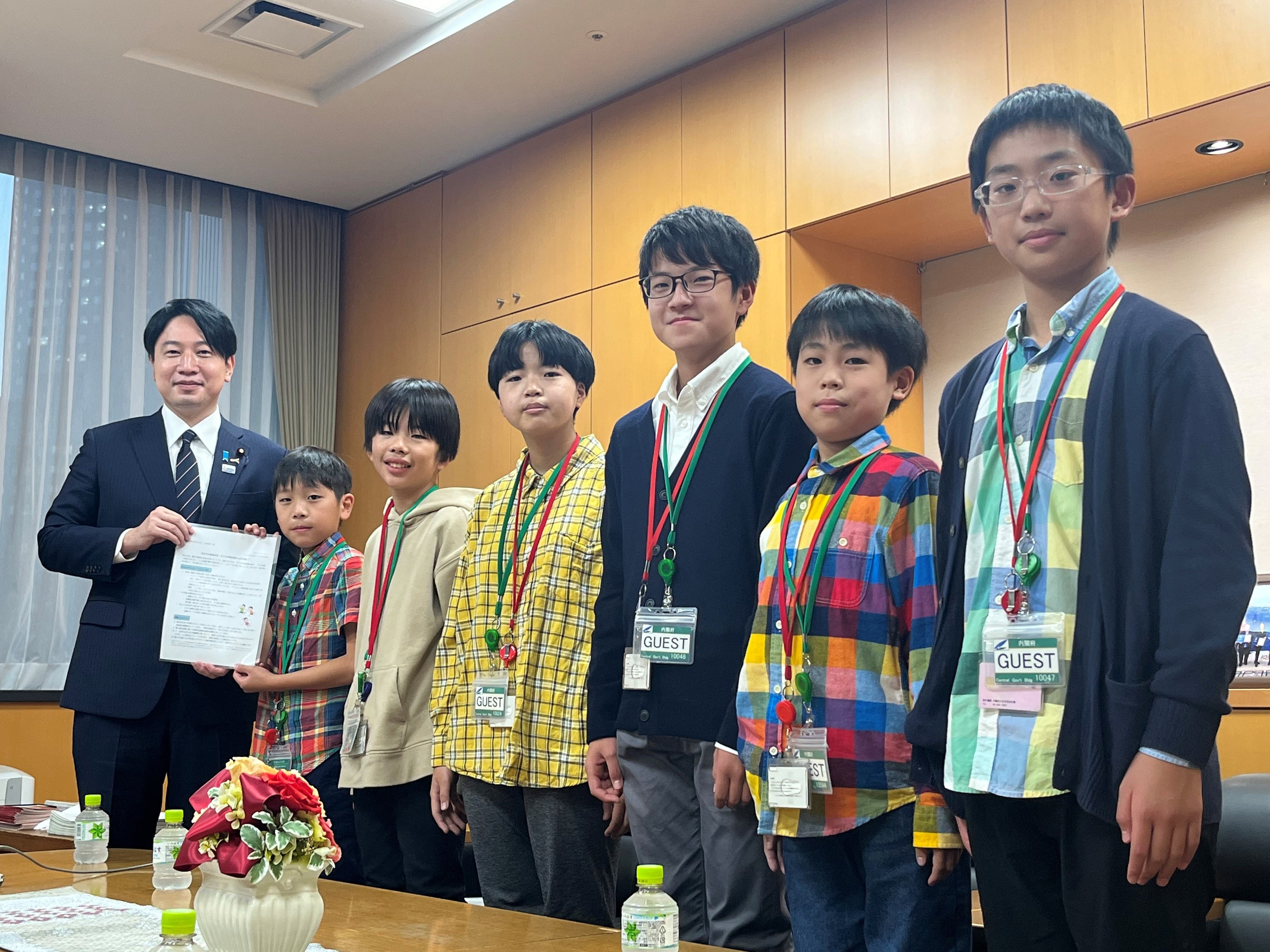 小倉大臣と小学校高学年児童