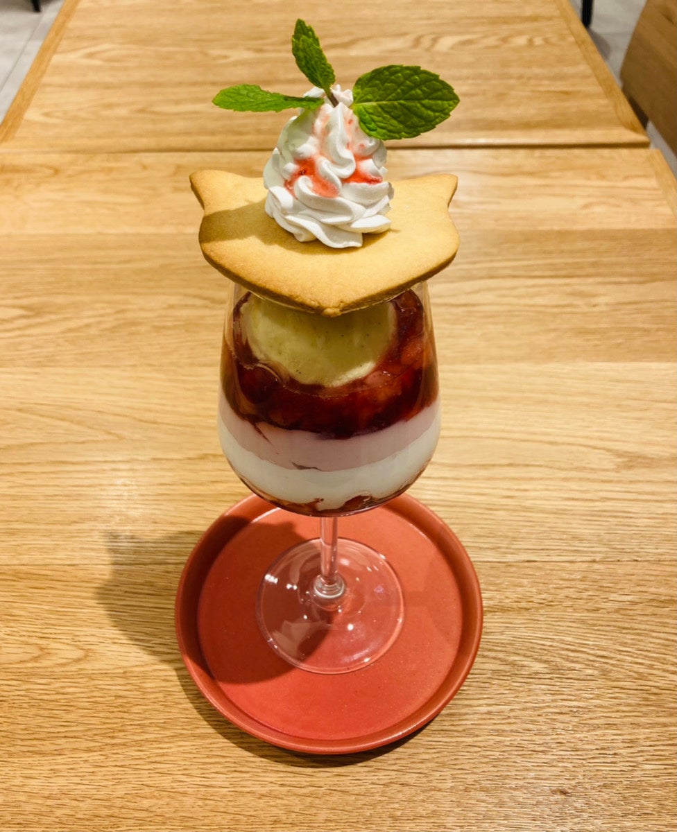 いちごパフェ　1,200円（税別）