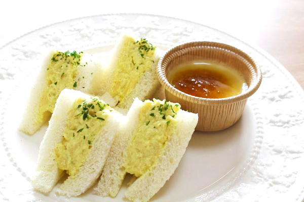 タマゴサンドとプリン