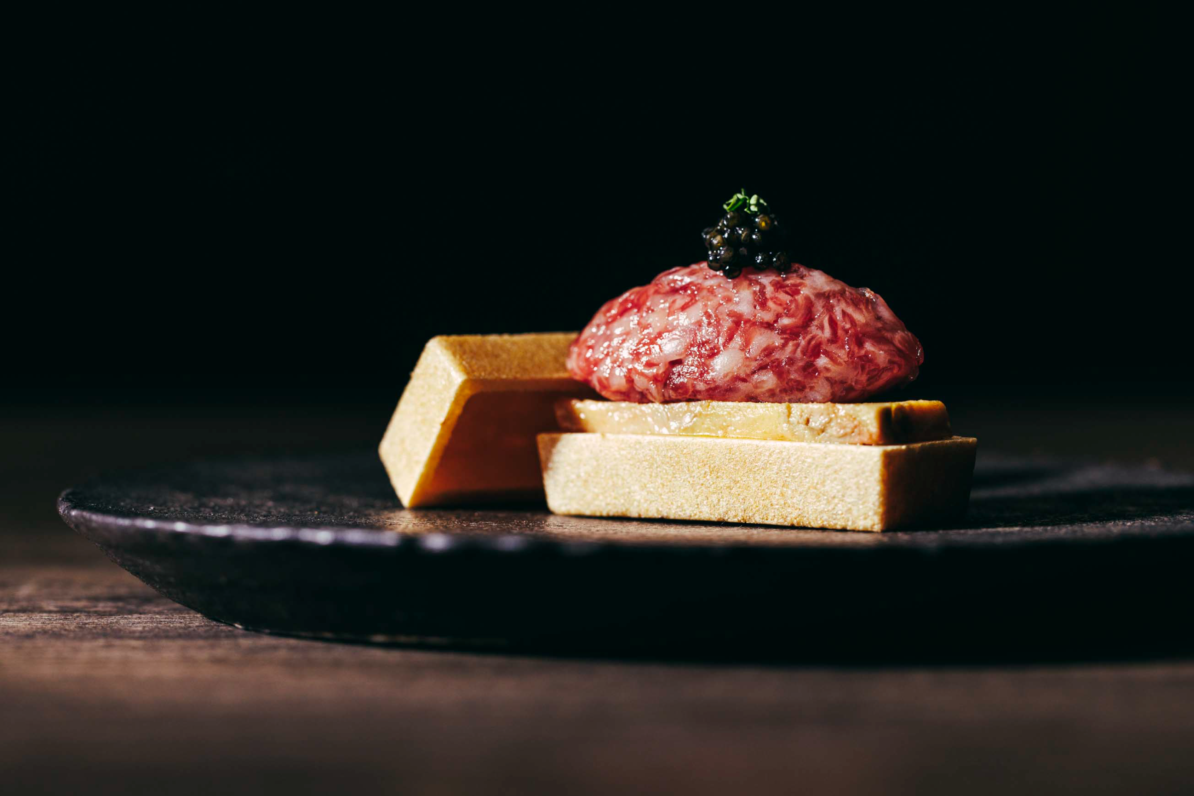 厳選赤身とフォアグラの最中 キャビア添え　【SHINJUKU限定Qコース】